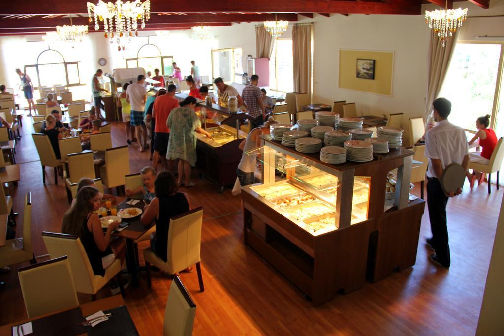 Agelia Beach Hotel Sfáka Esterno foto