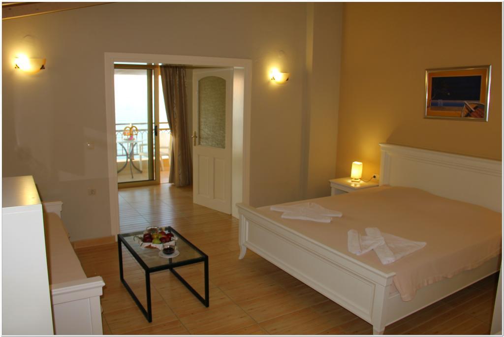 Agelia Beach Hotel Sfáka Esterno foto
