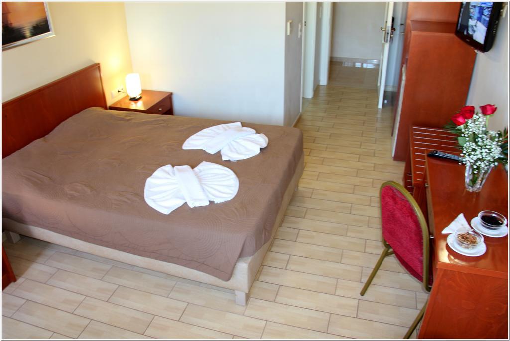 Agelia Beach Hotel Sfáka Esterno foto