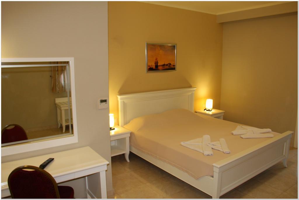 Agelia Beach Hotel Sfáka Esterno foto