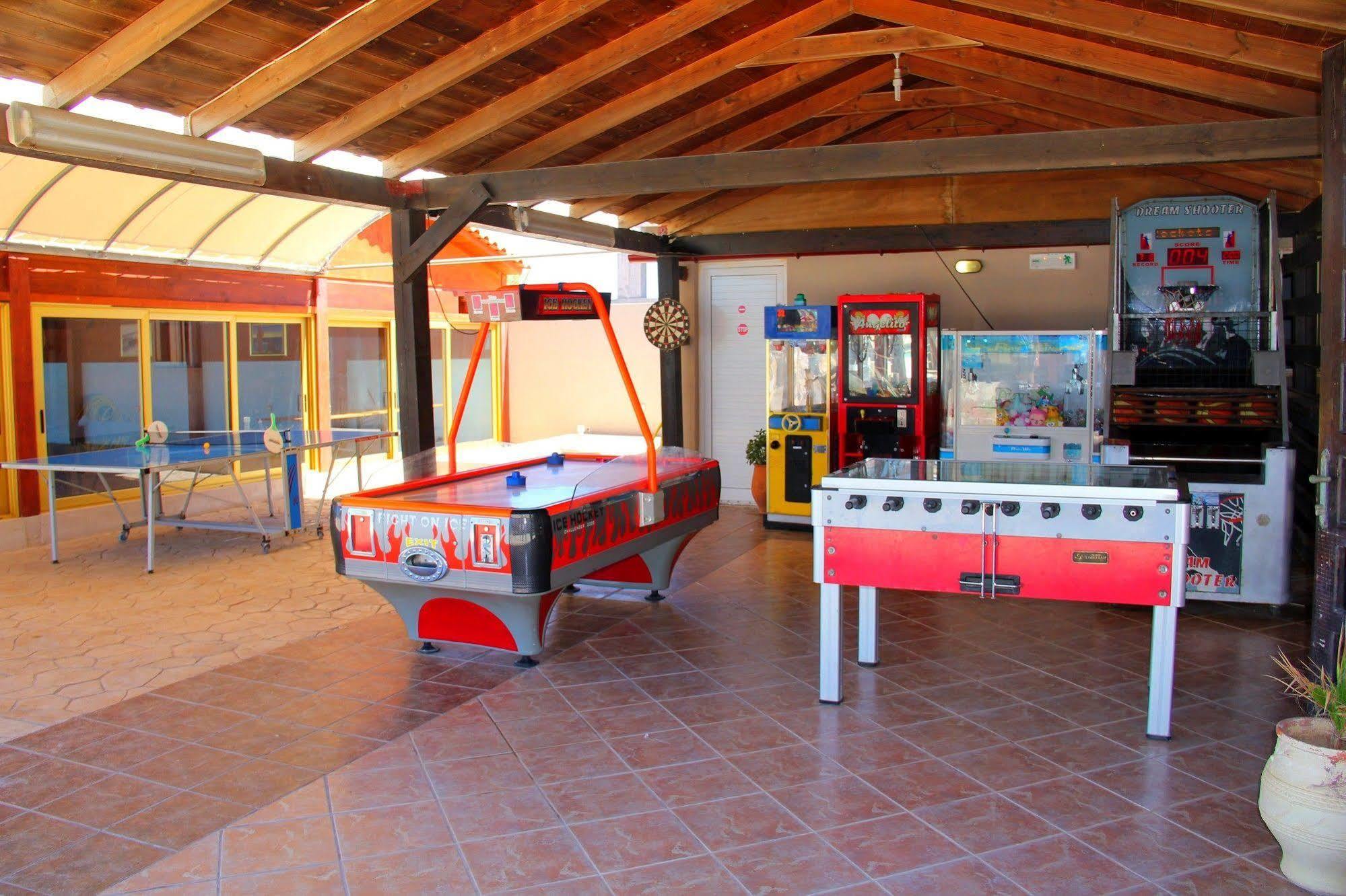 Agelia Beach Hotel Sfáka Esterno foto